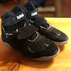 Youth wrestling shoes size 2
